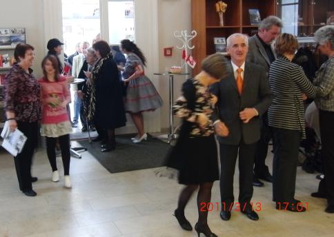 CIMG0226_Einlass-14 die juengsten sind am spaetesten.jpg